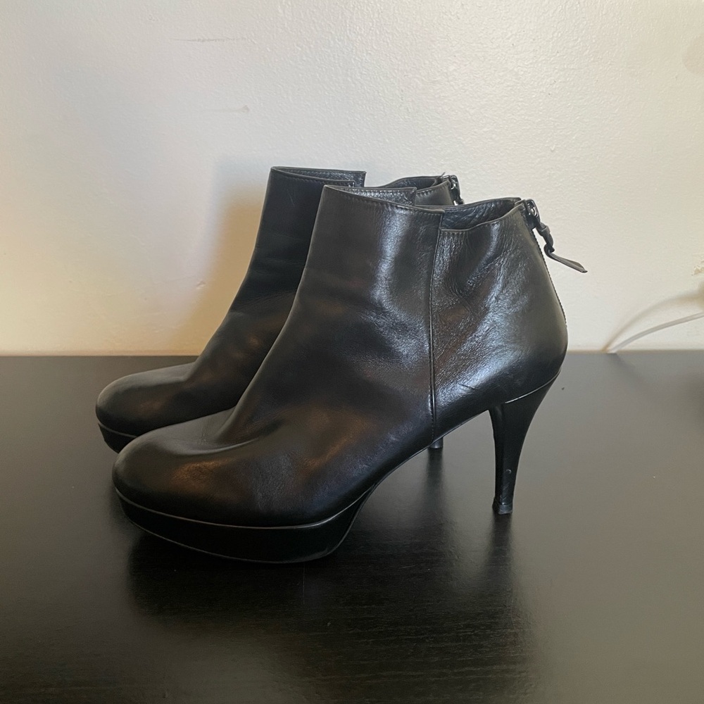 Stuart Weitzman Swell leather Black booties